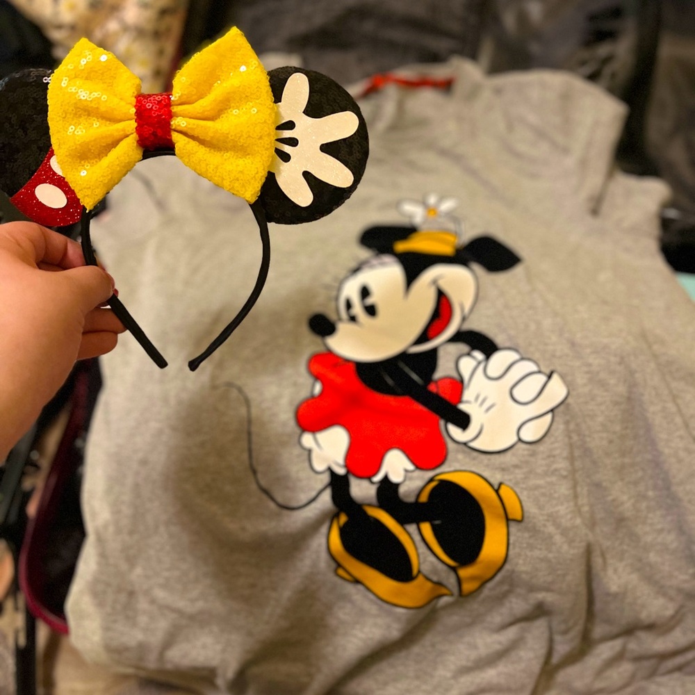 2X Minnie T Shirt and Minnie Ears